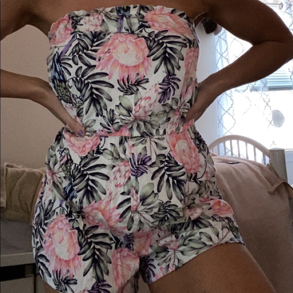 Adorable floral H&M romper 💕